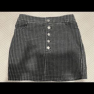 Black and white pattern skirt
